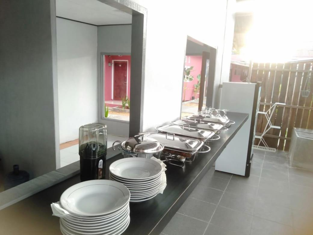 Baronda Guest House Sorong Exterior foto