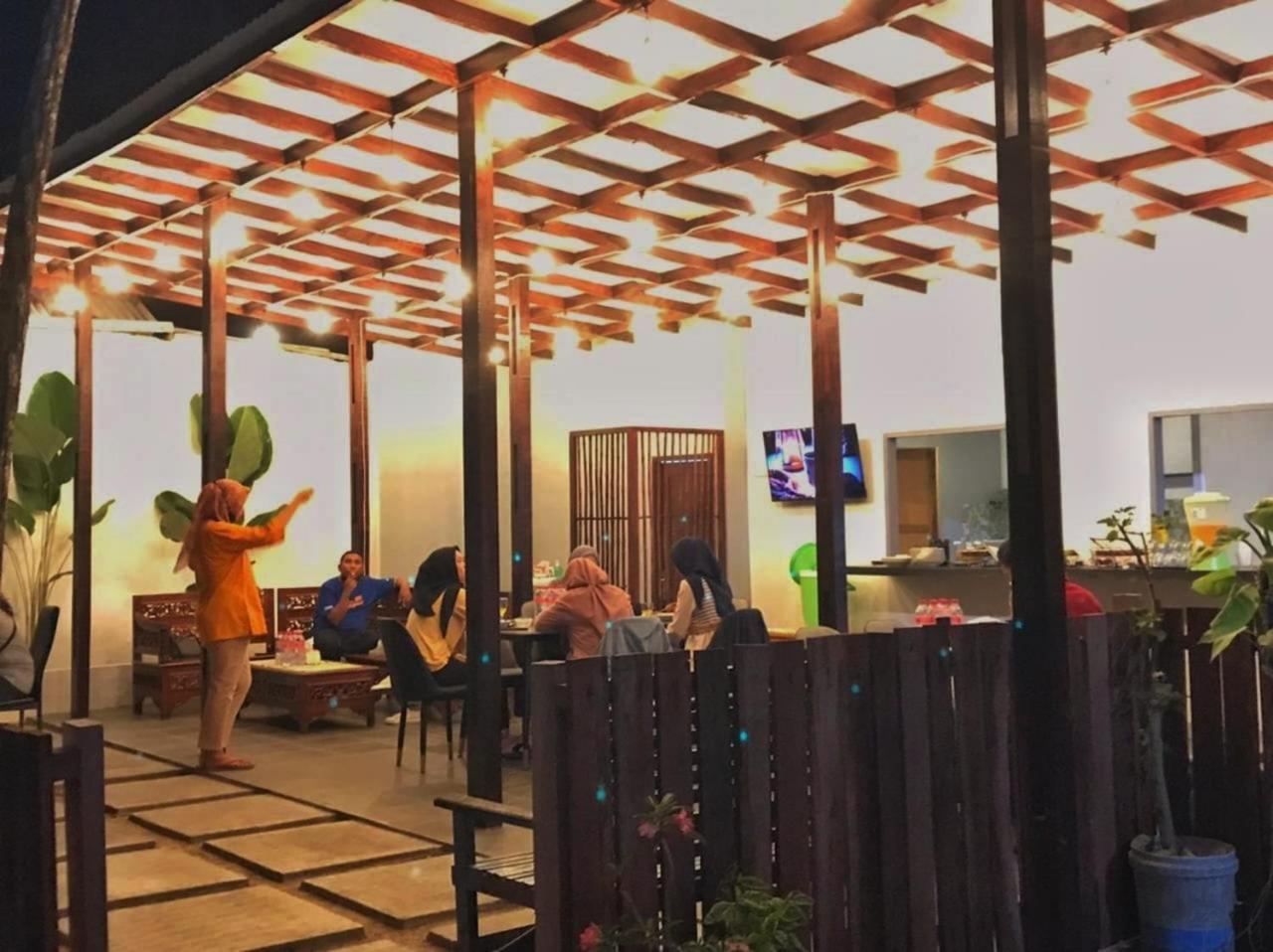 Baronda Guest House Sorong Exterior foto