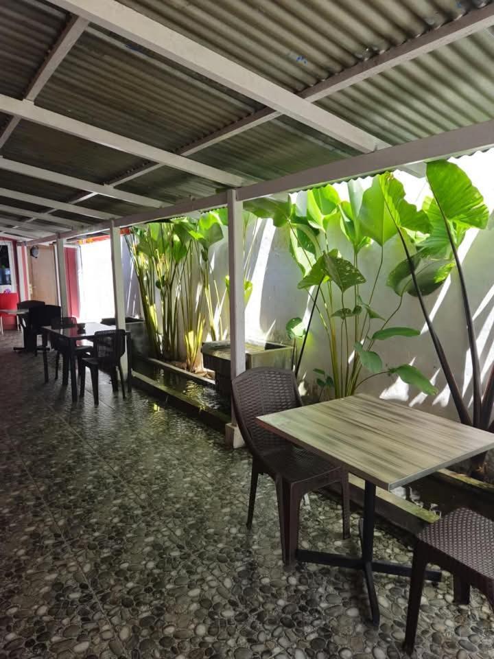 Baronda Guest House Sorong Exterior foto